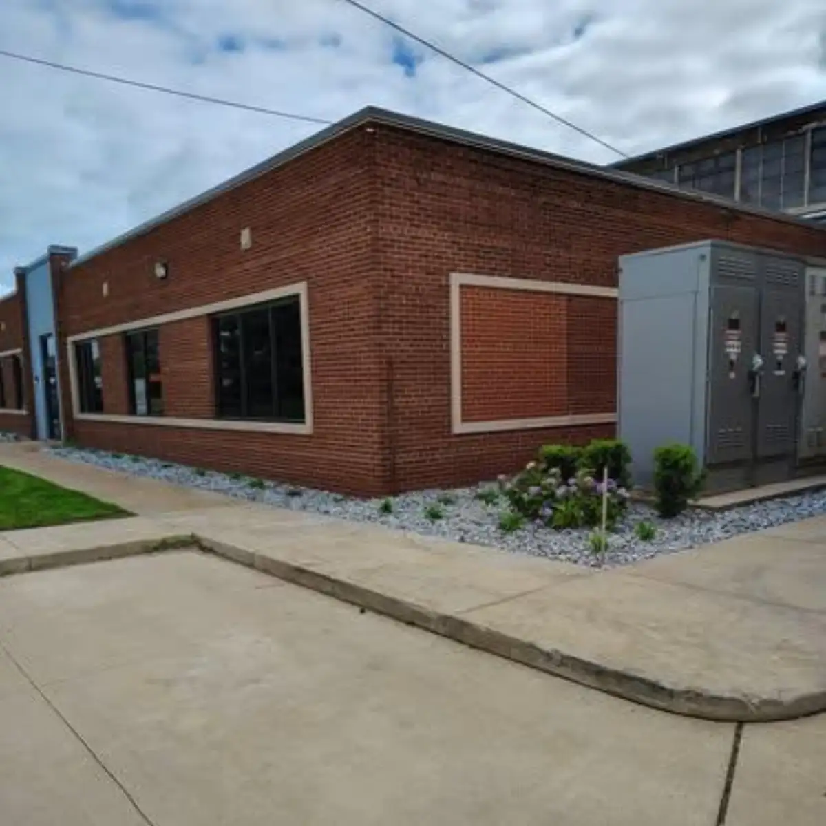 Commercial building with stone bed and professional shrub plantings