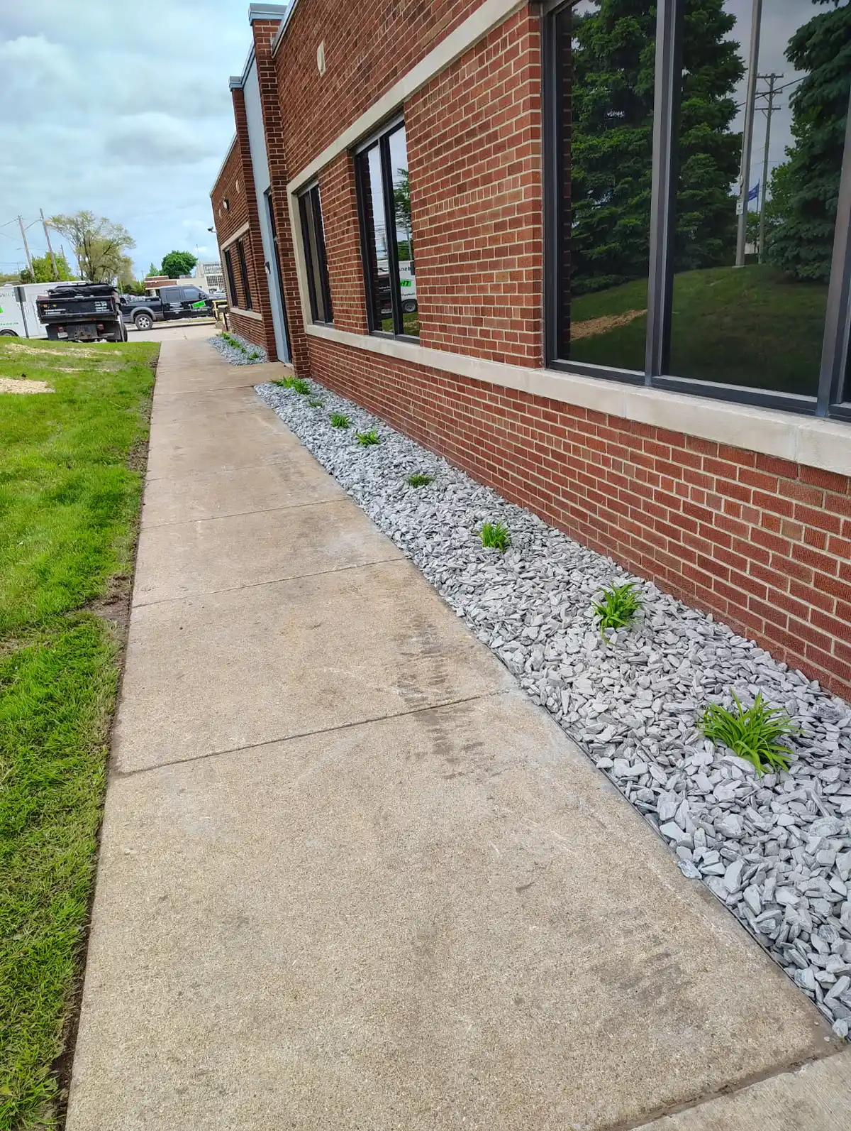 Warren, MI landscaping booking checklist for drainage, grading, sod, mulch, and estimate planning