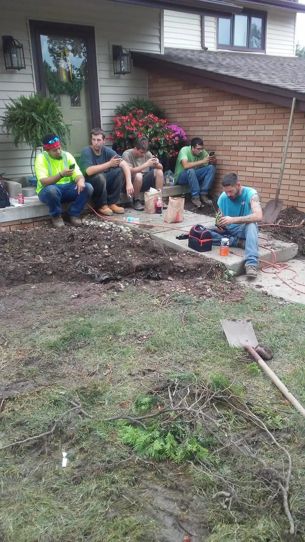 Retaining wall integrated with paver patio